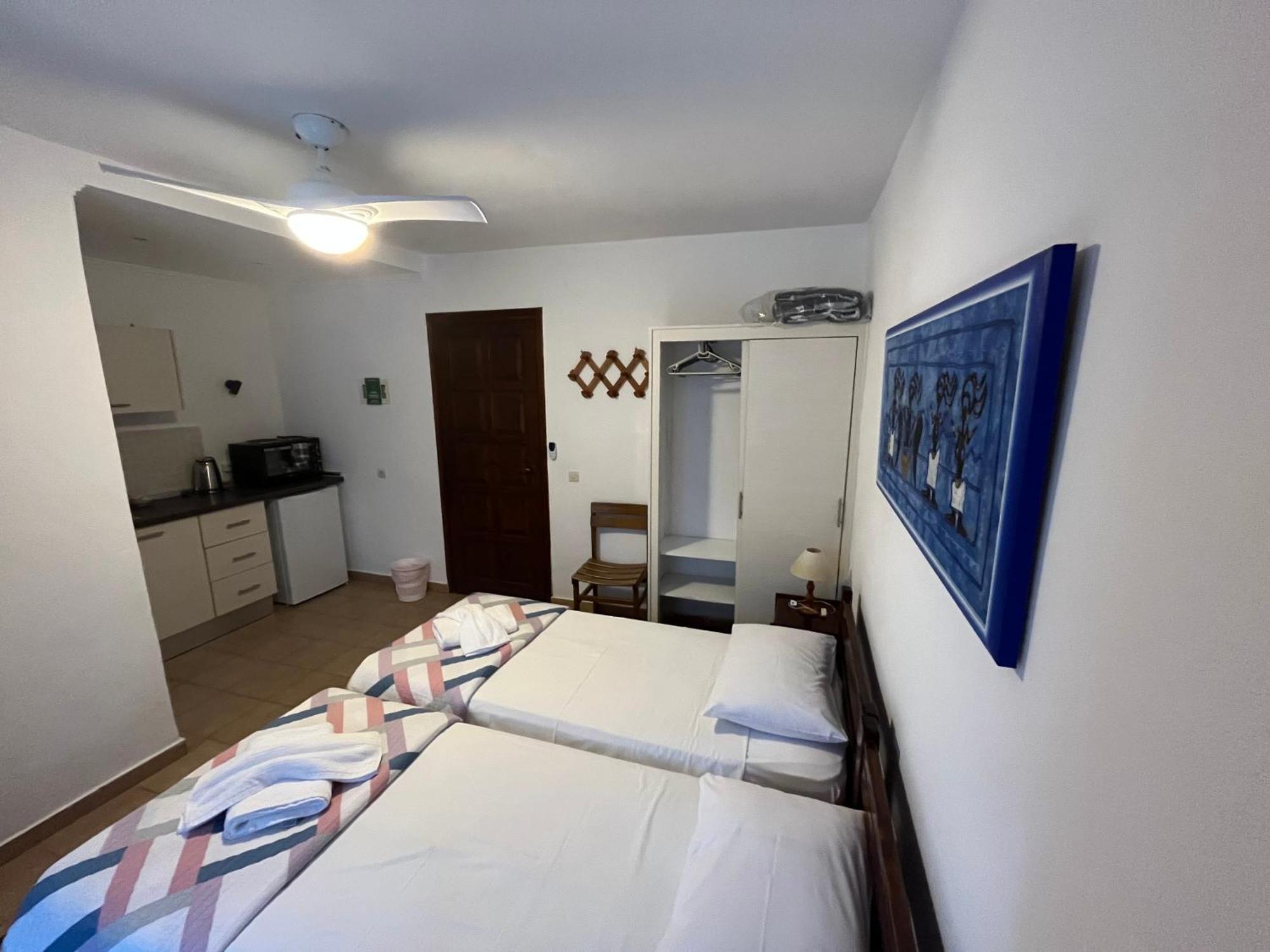 Perris Guest house Kassiopi